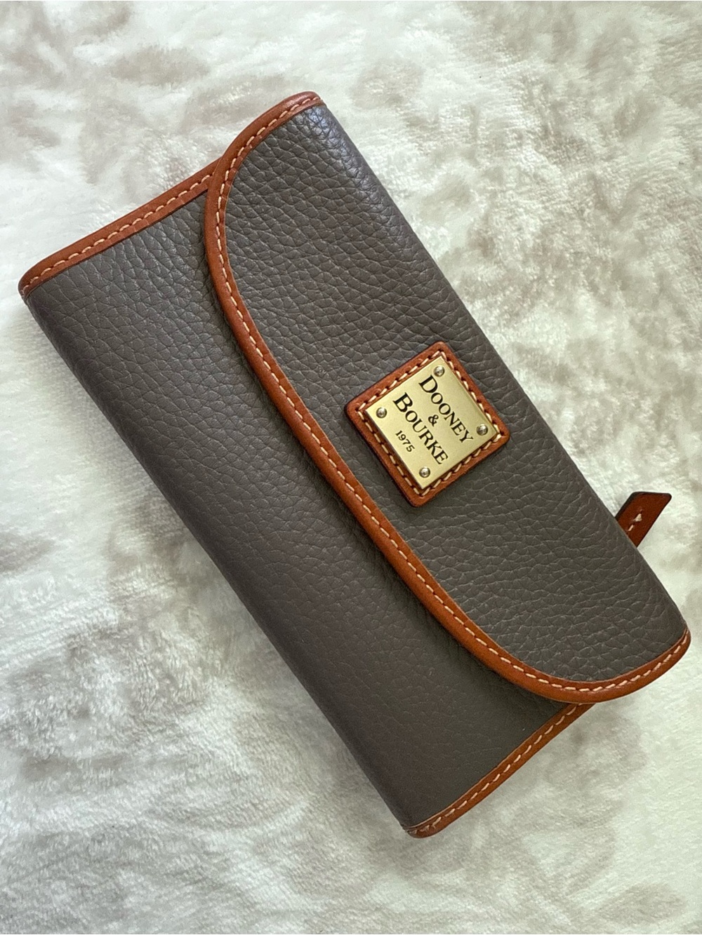 EUC DOONEY & BOURKE Pebble Grain Leather Continental Clutch Wallet - Picture 3 of 8